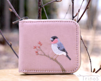 ウソと桜の花芽の草木染・ラウンドファスナー二つ折り財布
